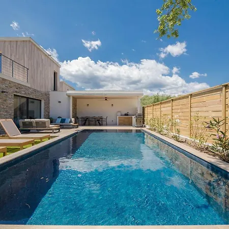 Villa Alpana 2 *